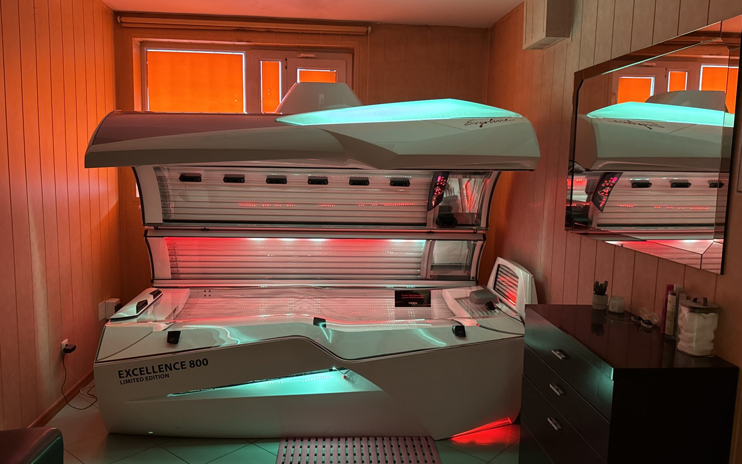 Solarium leżące w strefie odnowy biologicznej